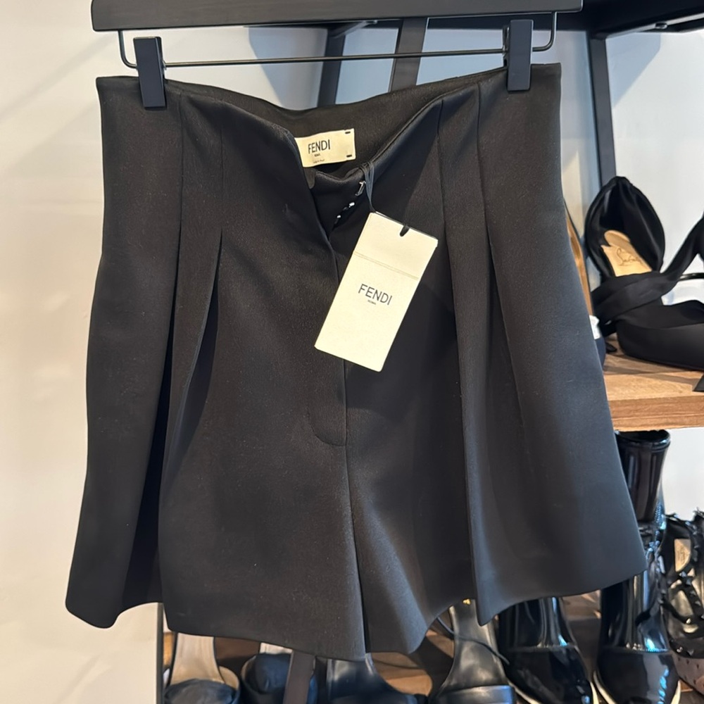 FENDI NWT shorts pleated sz 42 black